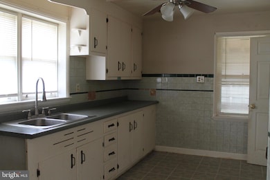 1307 Meadowcreek Ln, Lancaster, PA 17603 - photo 3