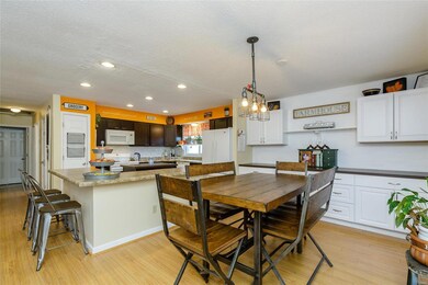 Breakfast Room - Kitchen Combo