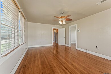 926 Louisiana Ave, Port Allen, LA 70767 - photo 3