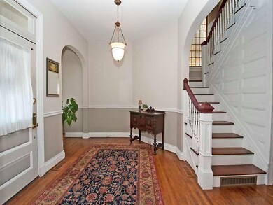 Entry/Foyer.