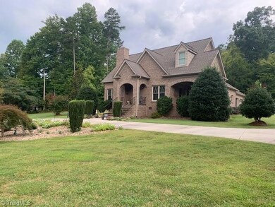 842 Anns Ct, Asheboro, NC 27205 - photo 2