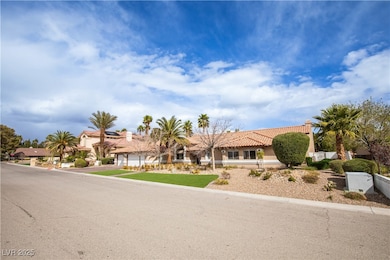 3236 Cliff Sieler Ct, Las Vegas, NV 89117 - photo 4
