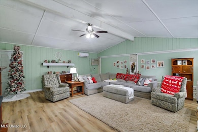 05-532 Bellevue St