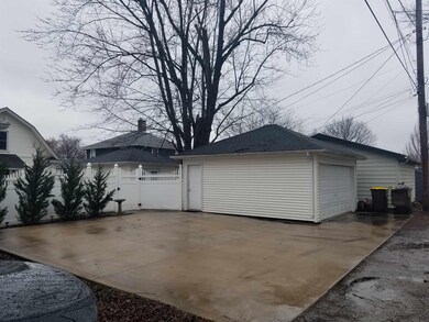 Garage and additional separate craft/workshop/ plu