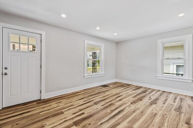 2024-6-27 872 Ann St 020