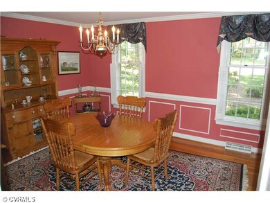 Dining Room - Charming formal eating