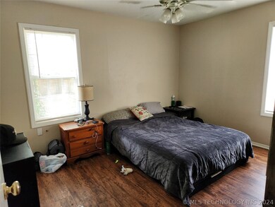 305 N Kentucky St, Pryor, OK 74361 - photo 7