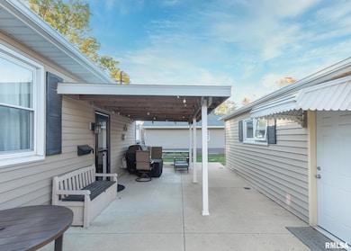 3815 Kennedy Dr, East Moline, IL 61244 - photo 4