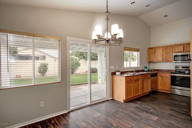 7 Dining Kitchen