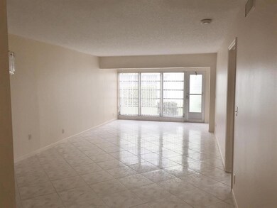 Dining area to LR