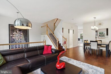 2490 Clover Field Cir, Herndon, VA 20171 - photo 6