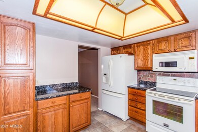 115 Leisure World unit 115, Mesa, AZ 85206 - photo 3