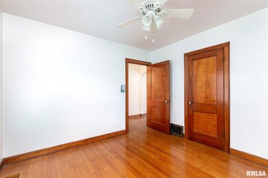 2110 W Locust St, Davenport, IA 52804 - photo 7