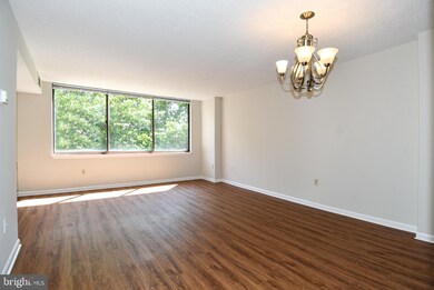 Grosvenor Park unit 208, Rockville, MD 20852 - photo 4