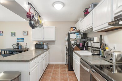 154 N Twin Oaks Terrace, South Burlington, VT 05403 - photo 4