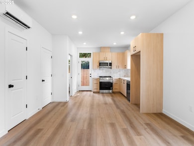 3835 N Willis Blvd unit 1, Portland, OR 97217 - photo 5