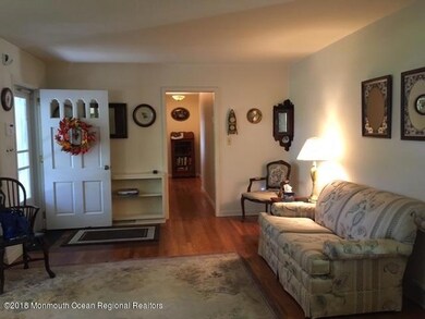 194 Living Rm 3