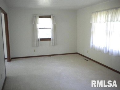 1830 W 46th St, Davenport, IA 52806 - photo 4