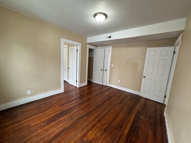 118-120 Westford Cir, Springfield, MA 01109 - photo 4