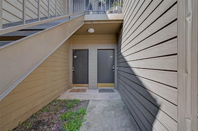 10049 Westpark Dr unit 135, Houston, TX 77042 - photo 2