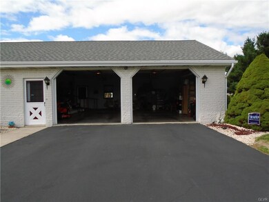 5924 Opossum Ln, Slatington, PA 18080 - photo 3