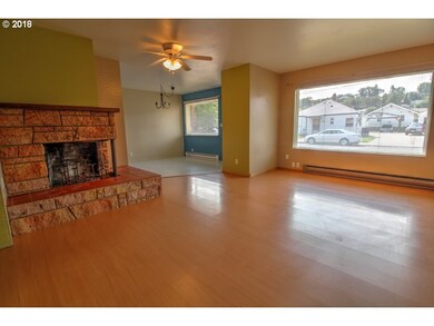 1215 E 13th St, the Dalles, OR 97058 - photo 4