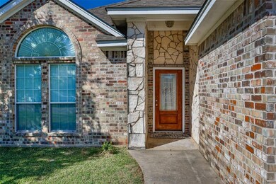 1019 Oxford Dr, Gainesville, TX 76240 - photo 3