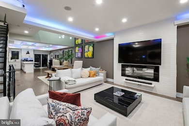 1121 Earl St, Philadelphia, PA 19125 - photo 5