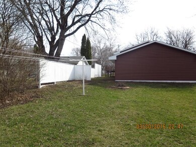 huge fenced yard roomforkidstoplay