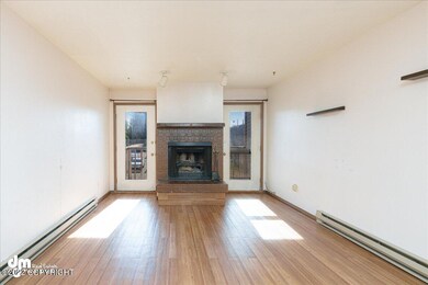04-Living Room 20220705-DW-8457