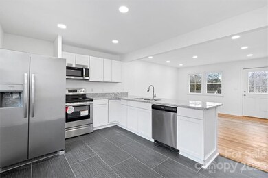 2632 Abelwood Rd, Charlotte, NC 28216 - photo 3