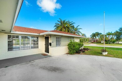 004-705LaurelDrive-WestPalmBeach-FL-smal
