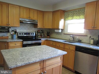 2287 Rebecca Dr, Hatfield, PA 19440 - photo 5