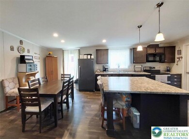 8932 Breinig Run Cir, Breinigsville, PA 18031 - photo 3