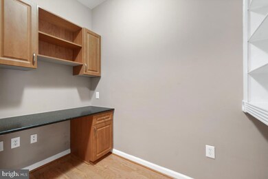 12925 Centre Park Cir unit 102, Herndon, VA 20171 - photo 3