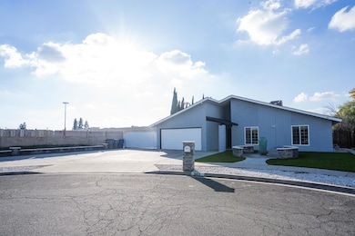 3411 N 3rd St, Fresno, CA 93726 - photo 3