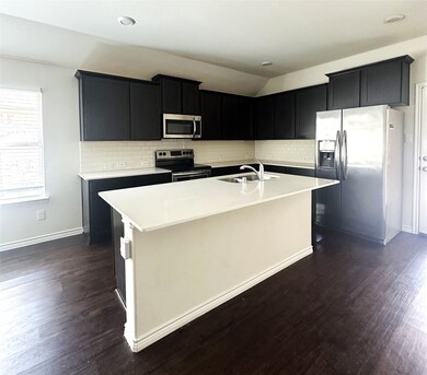 223 Garden Grove Dr, Waxahachie, TX 75165 - photo 4