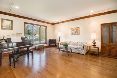 204 E Elm St, Wheaton, IL 60189 - photo 4