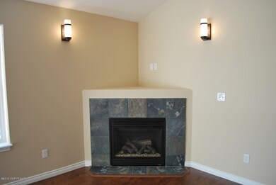 Family Room w/fireplace