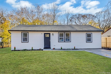 9 Lewis St, Riverhead, NY 11901 - photo 2