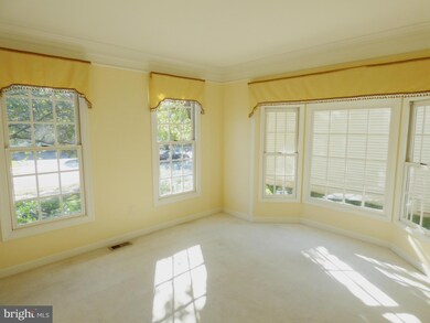 21514 Manor View Cir, Germantown, MD 20876 - photo 2