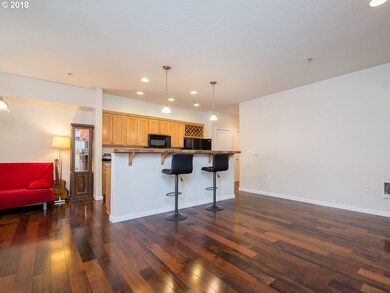 Kitchen-Breakfast Bar