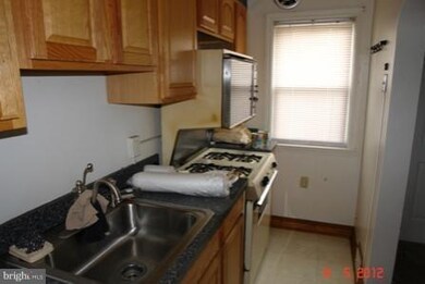 2950 Edgecombe Cir N, Baltimore, MD 21215 - photo 5