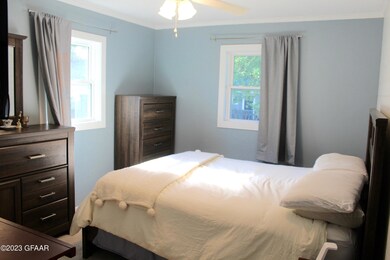 1410 10th Ave S, Grand Forks, ND 58201 - photo 7