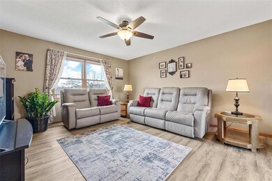 1651 21st St NW, Cedar Rapids, IA 52405 - photo 4