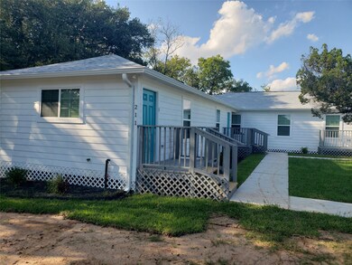 211 Lulac St unit 1, Alvin, TX 77511 - photo 2