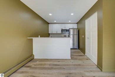 1021 Centre St unit 11, Traverse City, MI 49686 - photo 5
