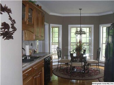 Kitchen with all appliances remaining.