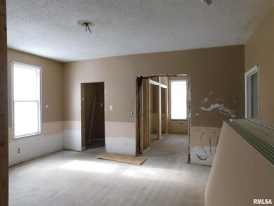 637 Oak St, Davenport, IA 52802 - photo 7