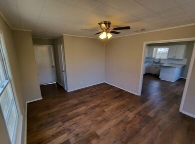 409 N Walnut St, Cleburne, TX 76033 - photo 4